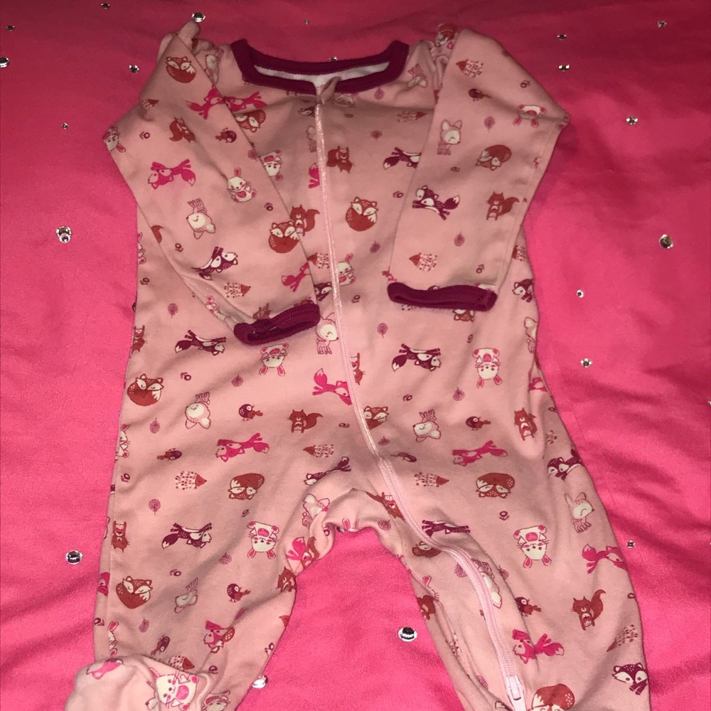 Little Girl Sz. 6-9 M. Footed sleep/Romper. $5